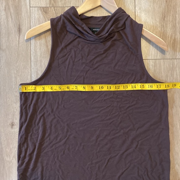 Cowl-neck sleeveless RW&Co top - Picture 6 of 9